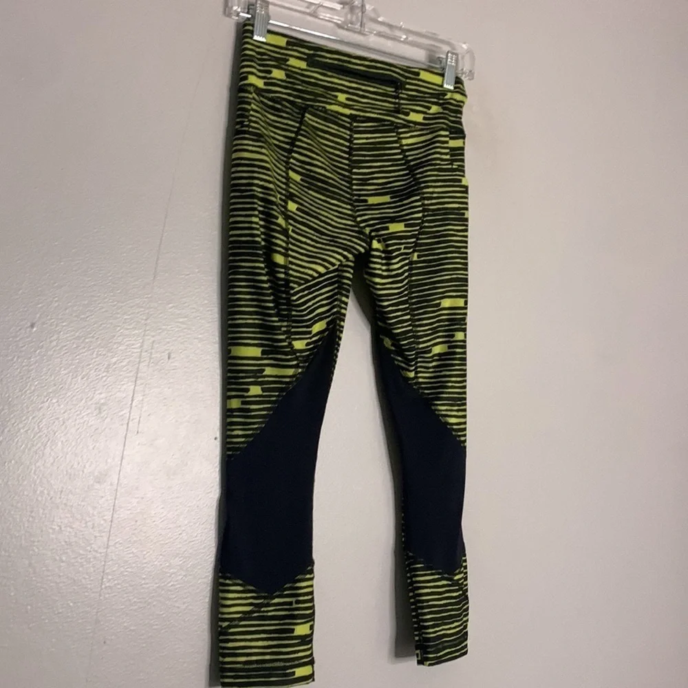 Rare Lululemon SeaWheeze Inspire Tight II Blacked Out Black Sz 4 Yellow small